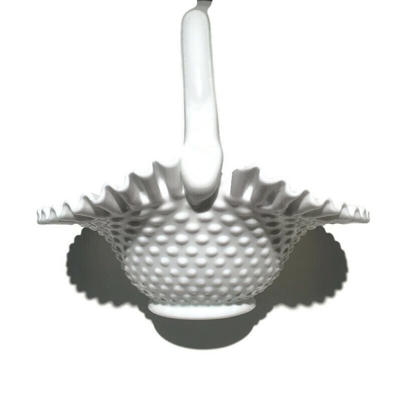 Milk glass (rare) basket with handle - Picture 3 of 4
